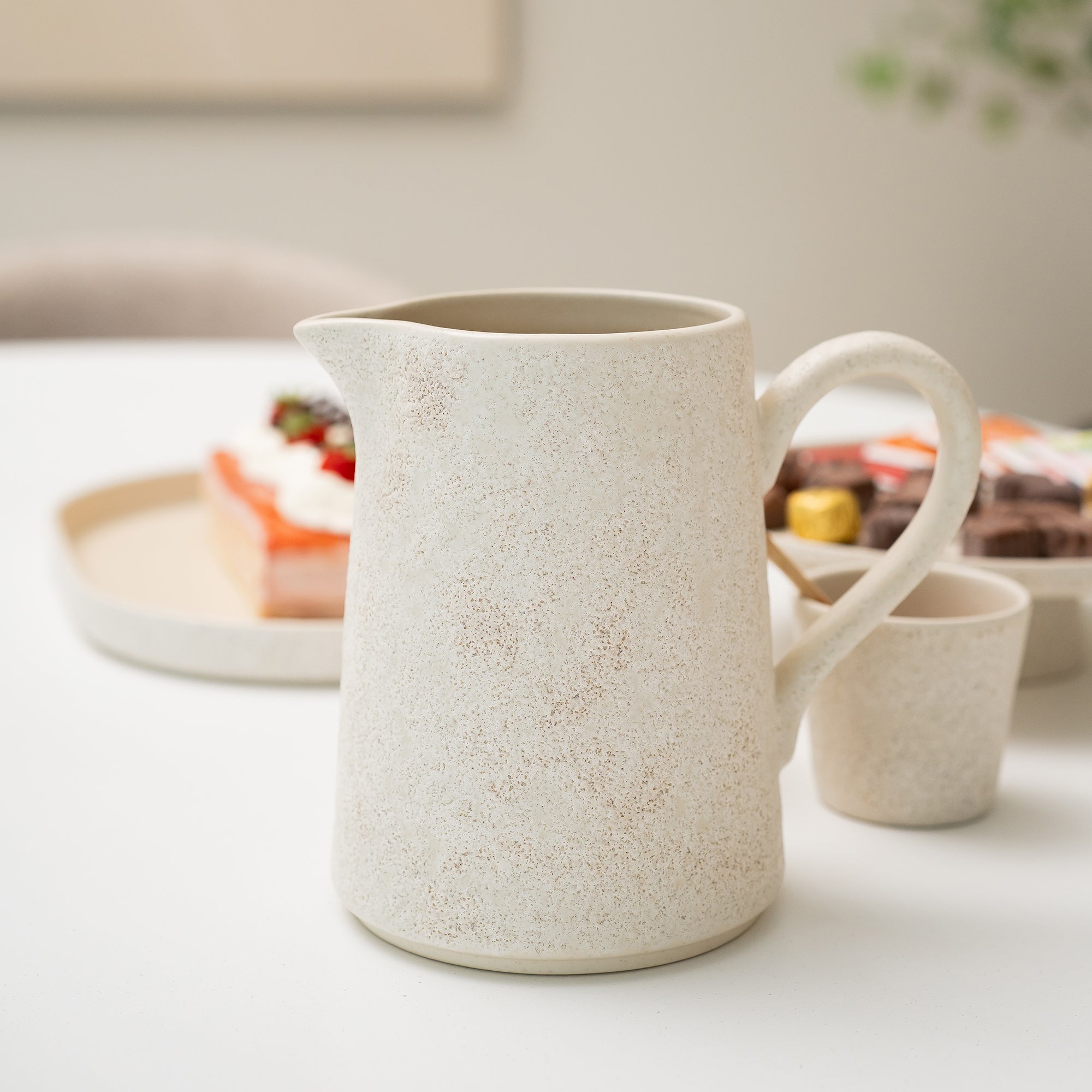 Twee nieuwe product categorieën bij Mento - karaffen en taartstandaards!